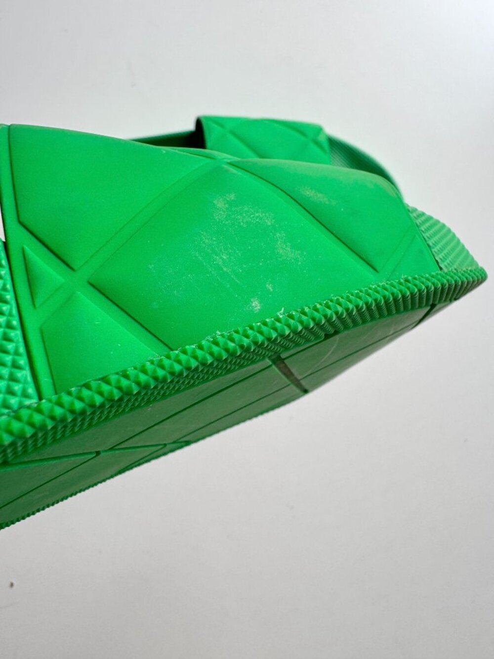 BOTTEGA VENETA Parakeet Green Rubber Intrecciato Pool Slides Sandals, Size 37 - Picture 5 of 16